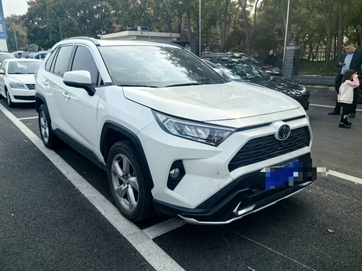 豐田 RAV4  2018款 榮放 2.0L CVT兩驅風尚版圖片