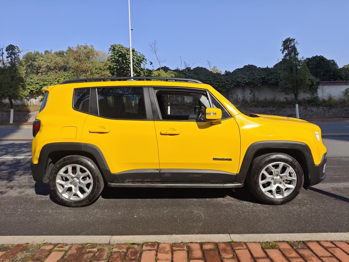 Jeep 自由俠  2018款 互聯(lián)大屏版 180T 自動(dòng)勁能版圖片