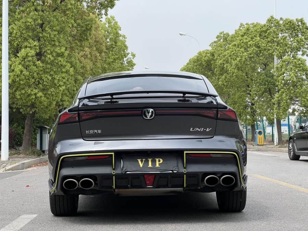 長安 長安UNI-V  2022款 1.5T 運動版圖片