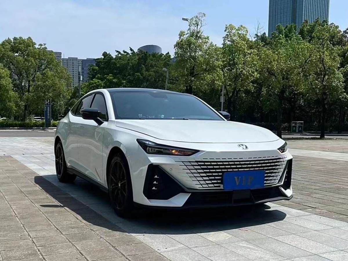 長(zhǎng)安 長(zhǎng)安UNI-V  2022款 1.5T 尊貴型圖片