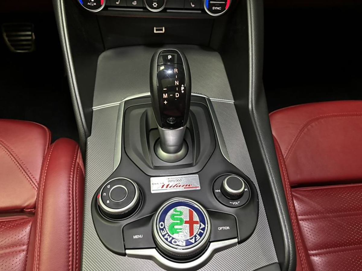 阿尔法·罗密欧 Giulia  2017款 2.0T 280HP 豪华运动版图片