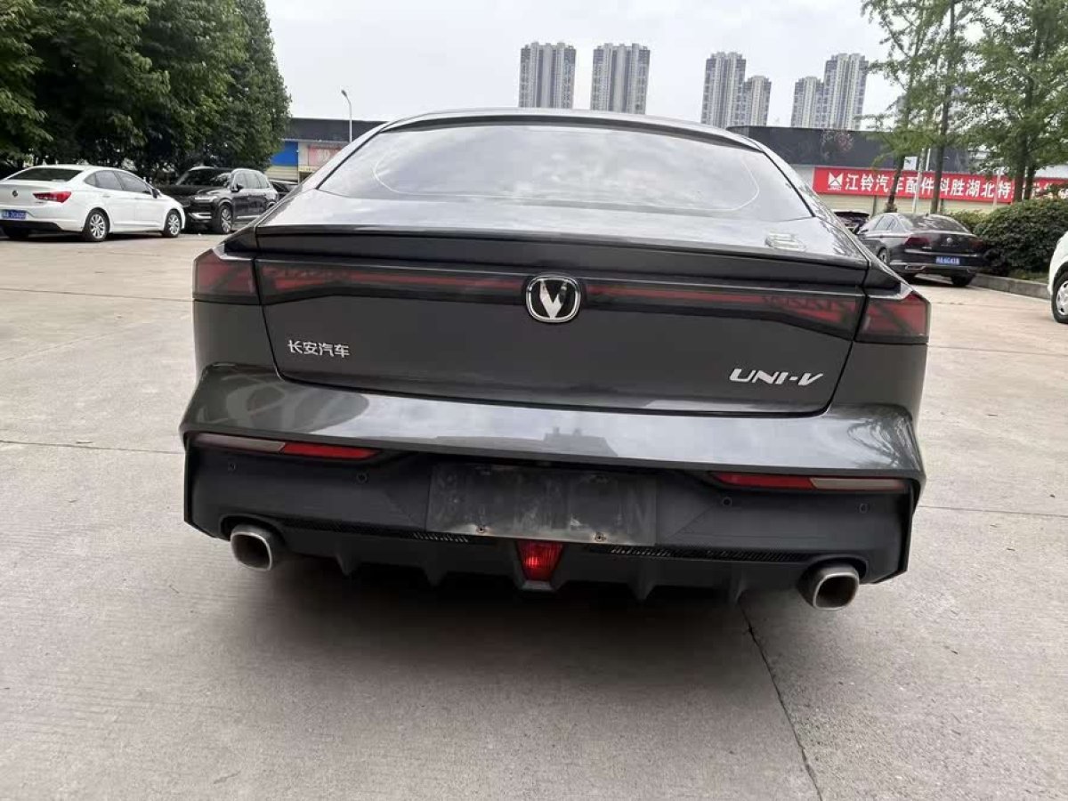 長安 長安UNI-V  2023款 1.5T 尊貴型圖片
