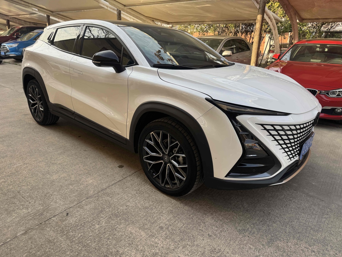 長(zhǎng)安 UNI-T  2022款 1.5T 運(yùn)動(dòng)版 尊貴型圖片