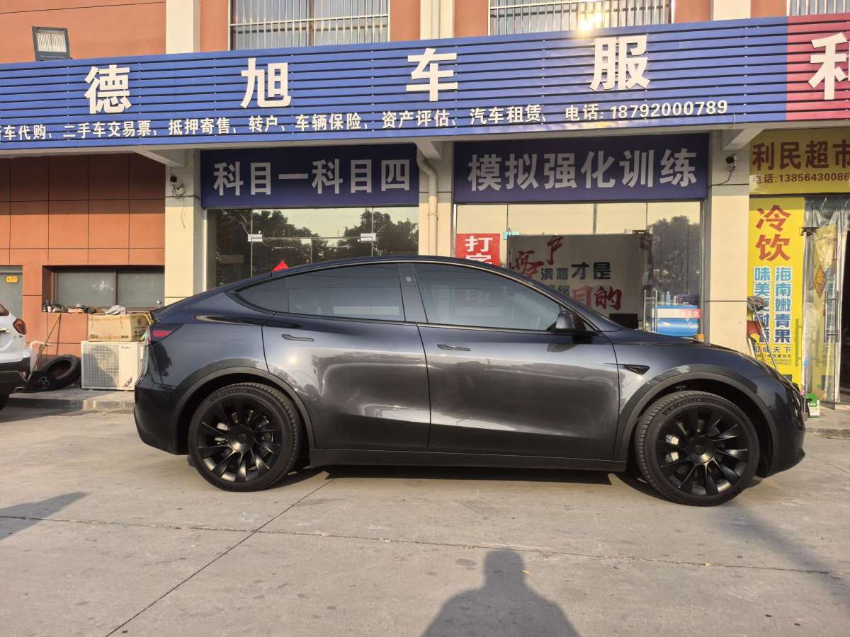 特斯拉 Model Y  2024款 后輪驅(qū)動(dòng)版圖片