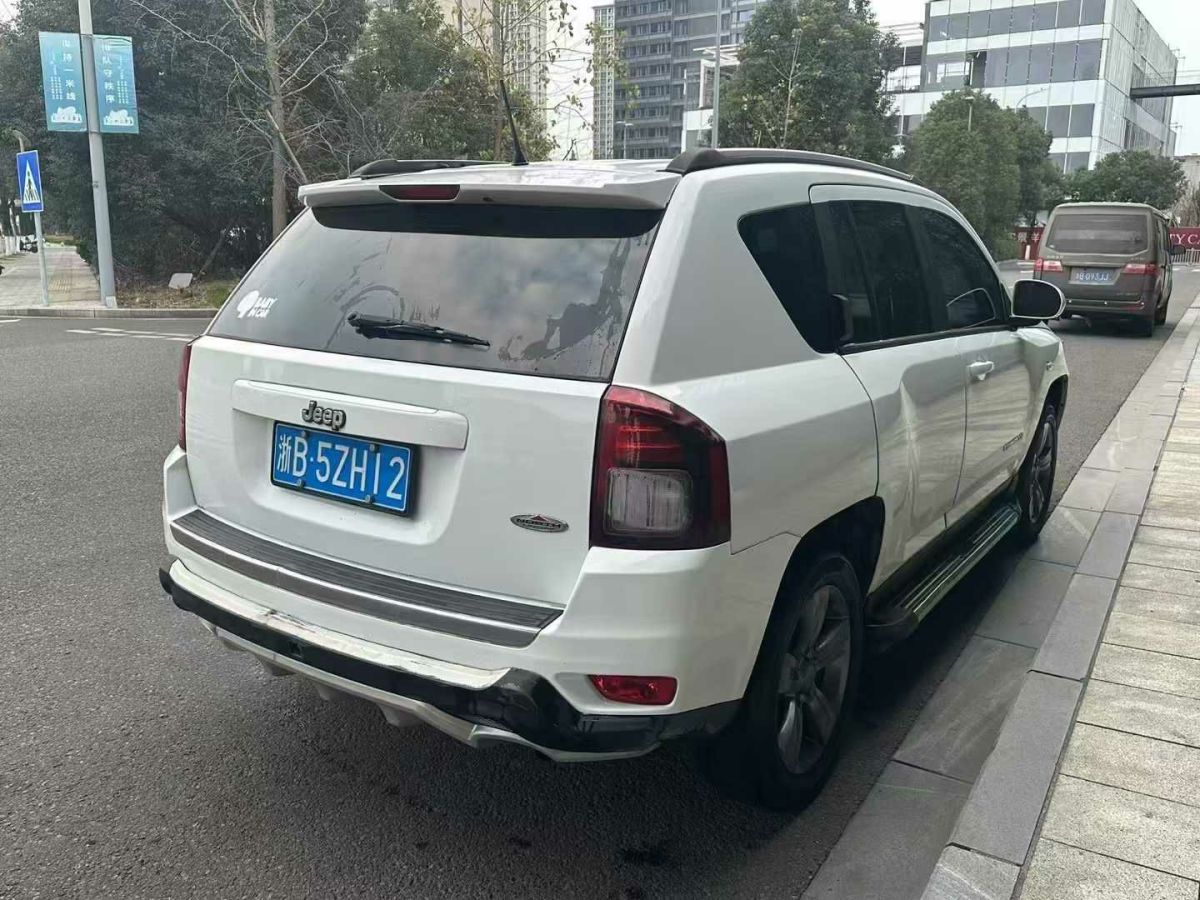 Jeep 指南者  2015款 2.0L 兩驅(qū)豪華版圖片