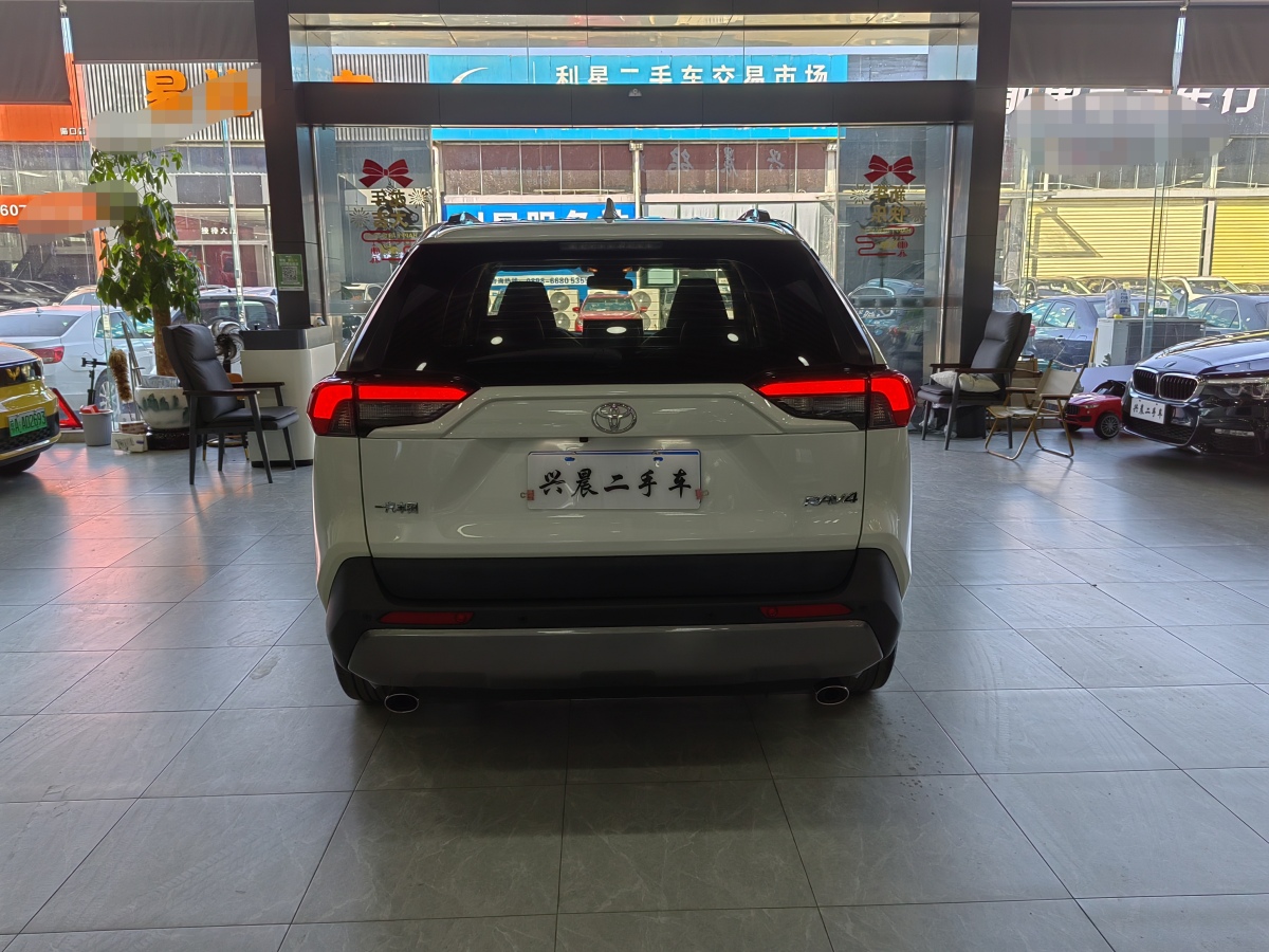 豐田 RAV4  2018款 榮放 2.0L CVT兩驅(qū)風(fēng)尚版圖片