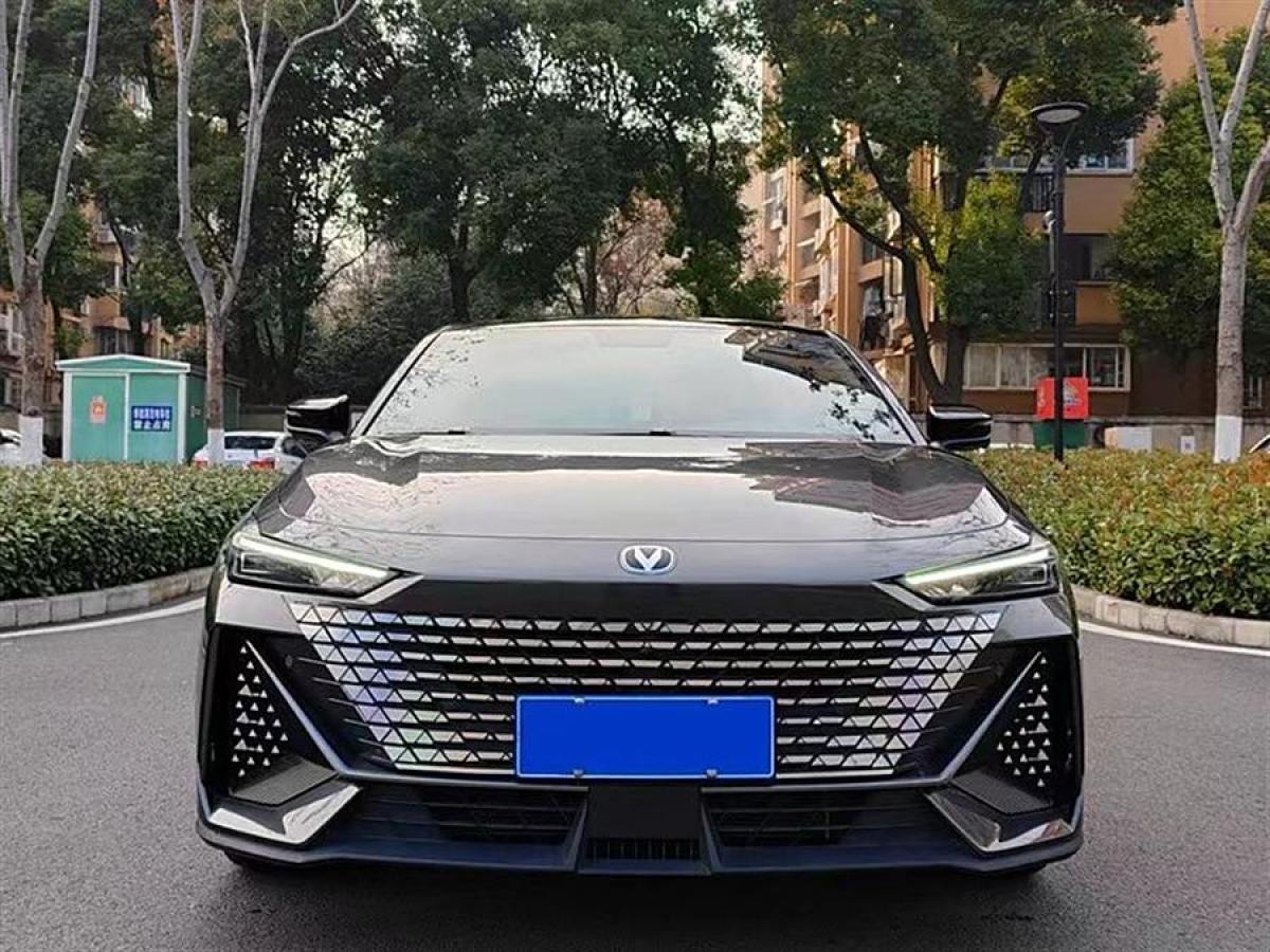 长安 长安UNI-V  2022款 1.5T 卓越型图片