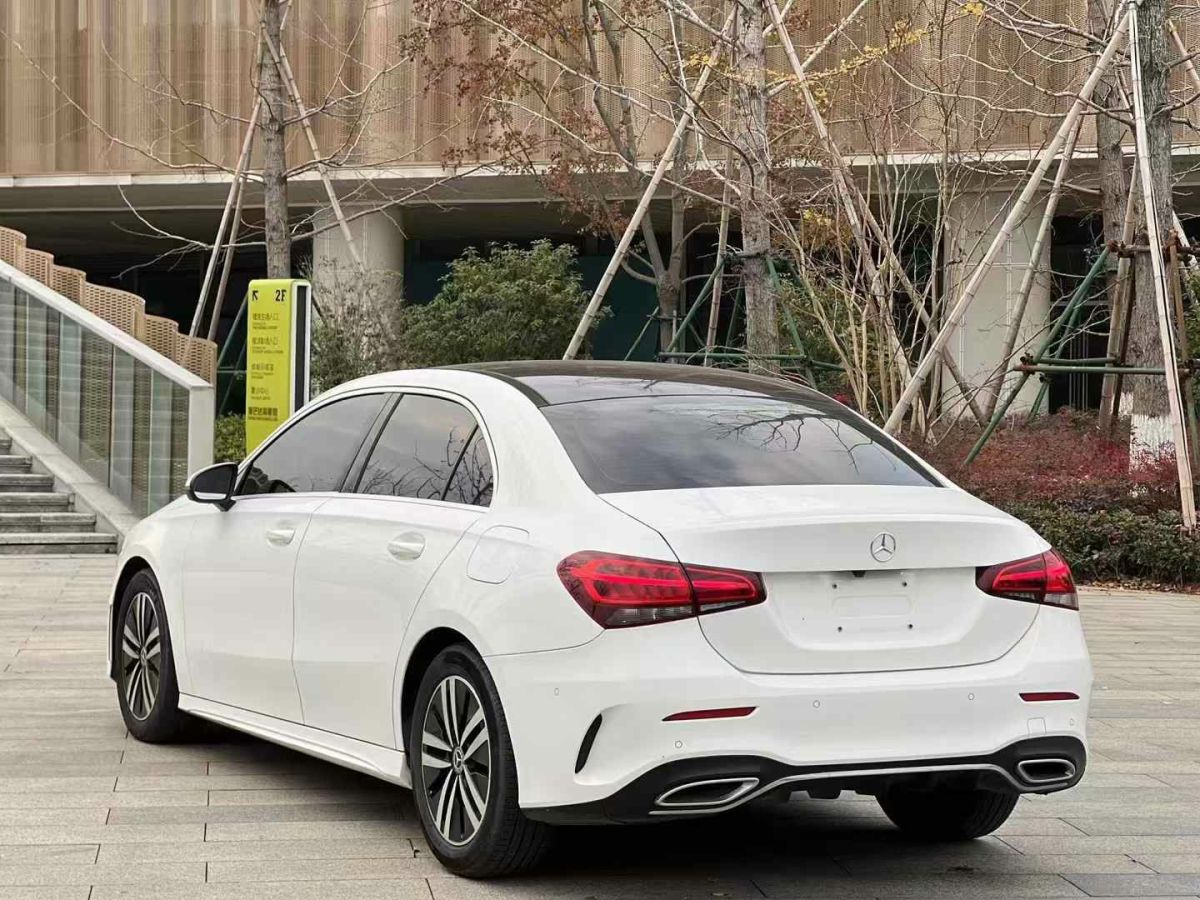 奔馳 奔馳A級  2019款  A 220 L 4MATIC 運動轎車圖片