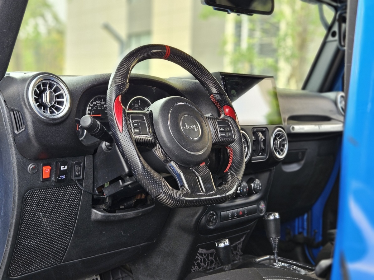 Jeep 牧馬人  2015款 2.8TD Sahara 四門版圖片