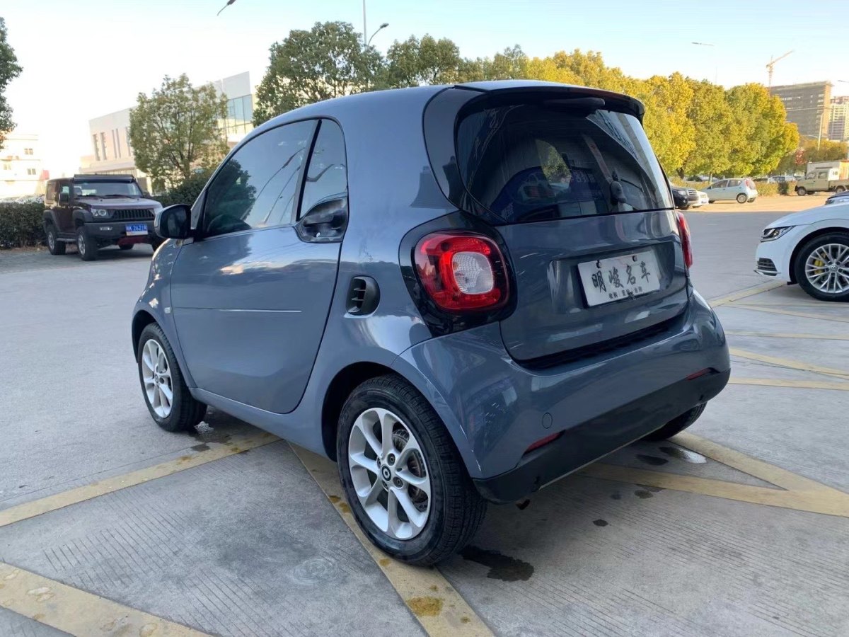 2017年2月smart fortwo  2015款 1.0L 52千瓦硬頂靈動版