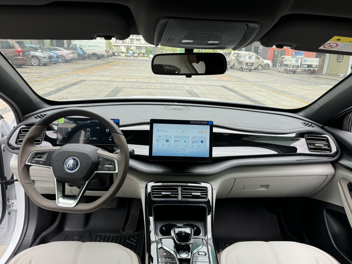 比亞迪 秦PLUS  2024款 榮耀版 DM-i 55KM領(lǐng)先型圖片