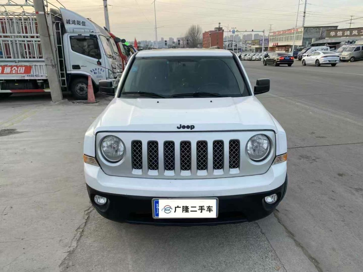 Jeep 自由客  2013款 2.4 炫黑運動版圖片