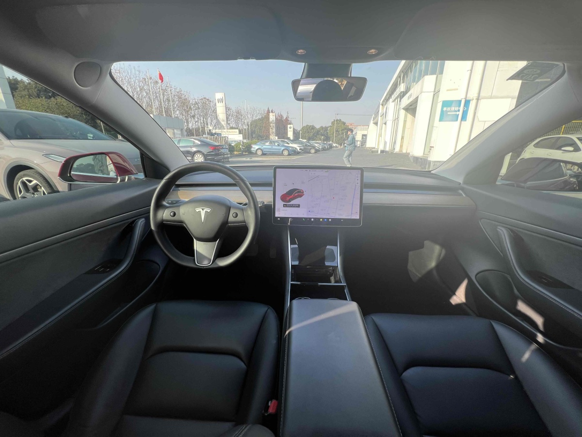 特斯拉 Model 3  2019款 標(biāo)準(zhǔn)續(xù)航后驅(qū)升級版圖片