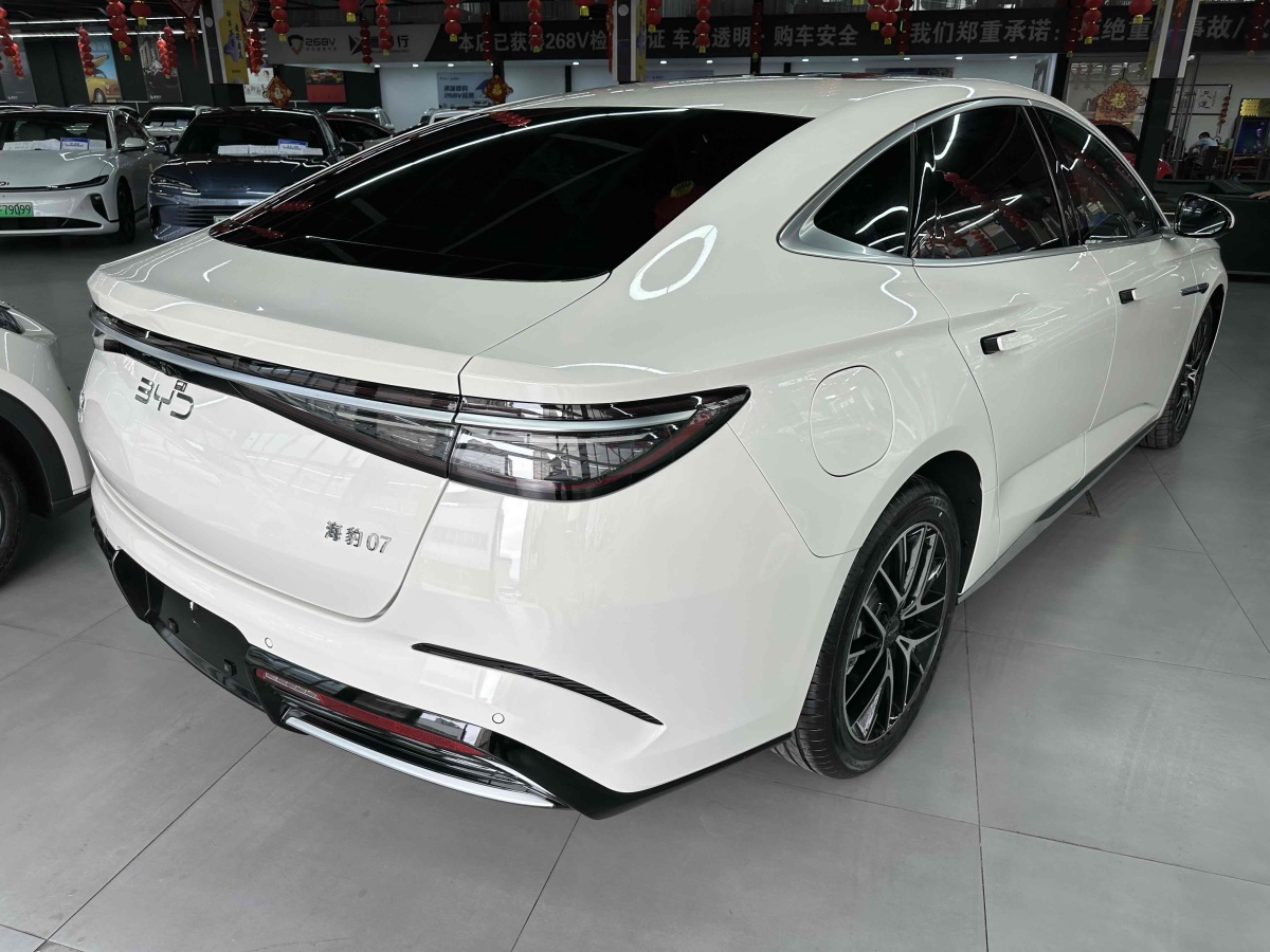 比亞迪 海豹07 DM-i  2025款 DM-i 1.5L 125km 尊貴型圖片