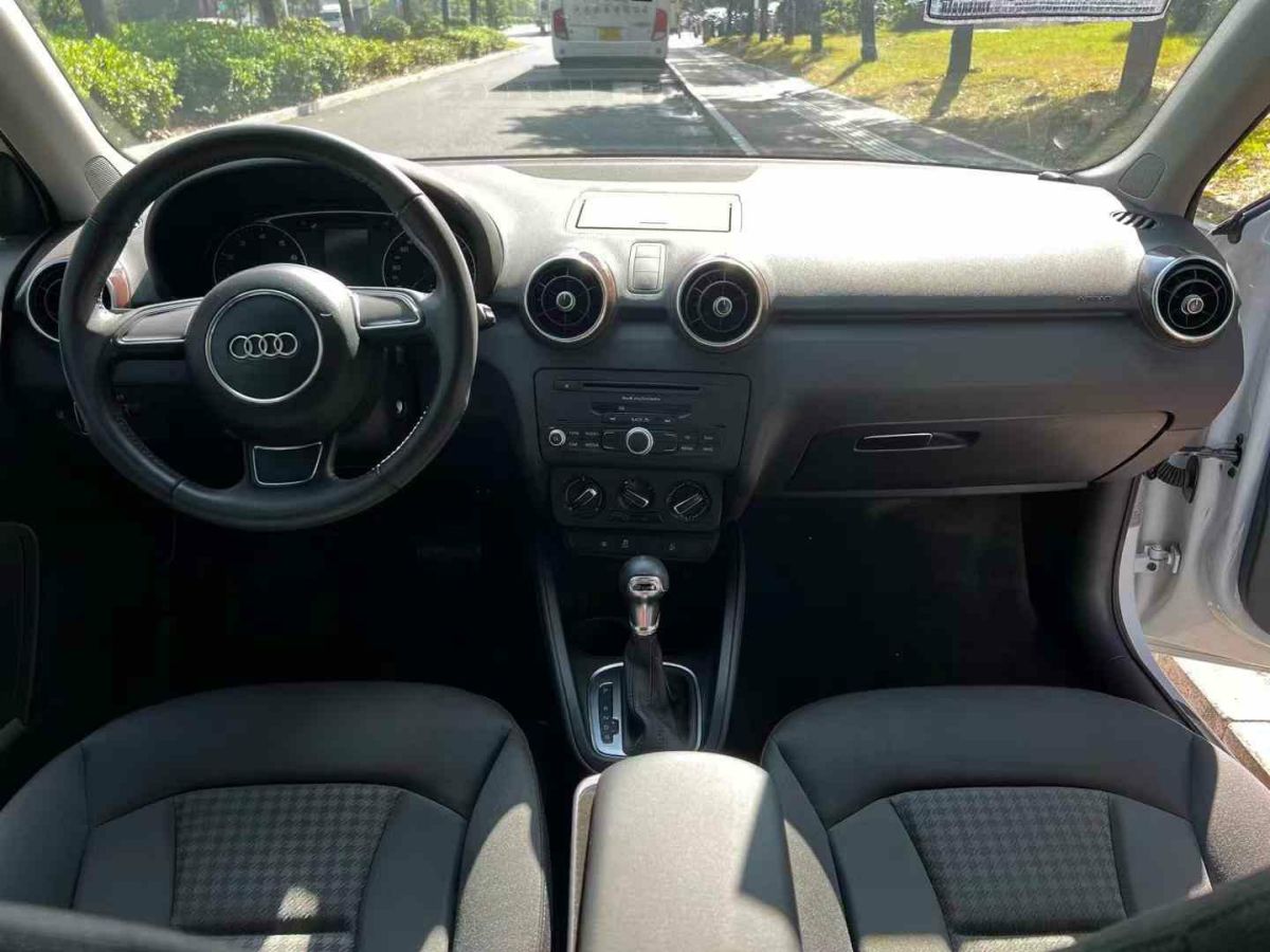 奧迪 奧迪A1  2014款 A1 1.4TFSI 30TFSI 技術(shù)型圖片