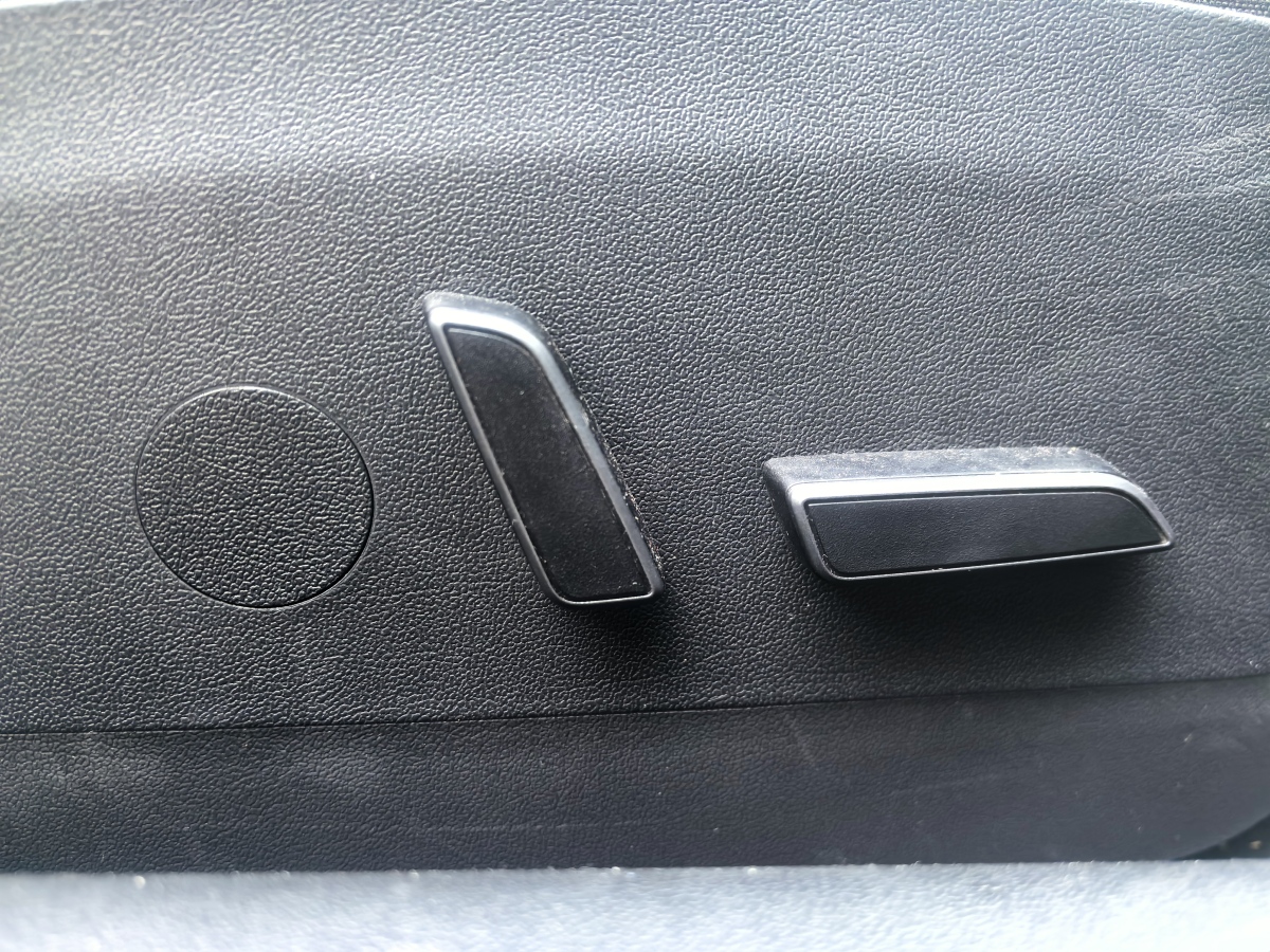 特斯拉 Model 3  2021款 標(biāo)準(zhǔn)續(xù)航后驅(qū)升級版 3D6圖片