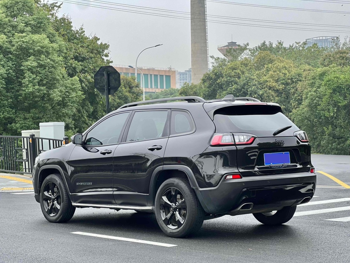 Jeep 自由光  2020款 2.0T 四驅(qū)精英版圖片