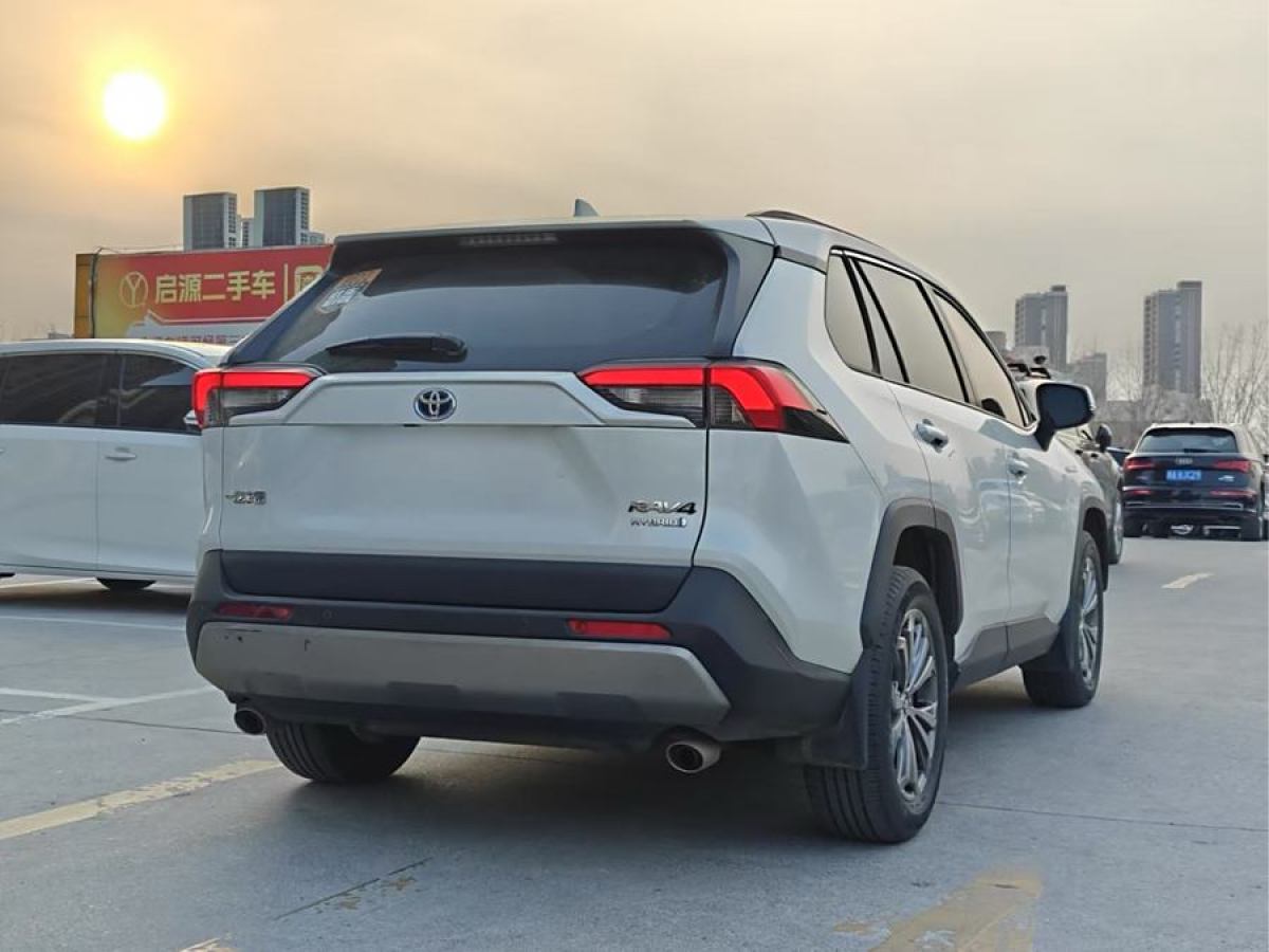 豐田 RAV4榮放  2023款 雙擎 2.5L E-CVT兩驅(qū)精英Plus版圖片