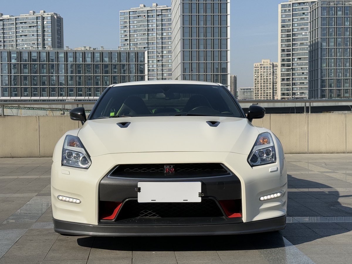 2017年6月日產(chǎn) GT-R  2015款 3.8T 豪華棕紅內(nèi)飾版