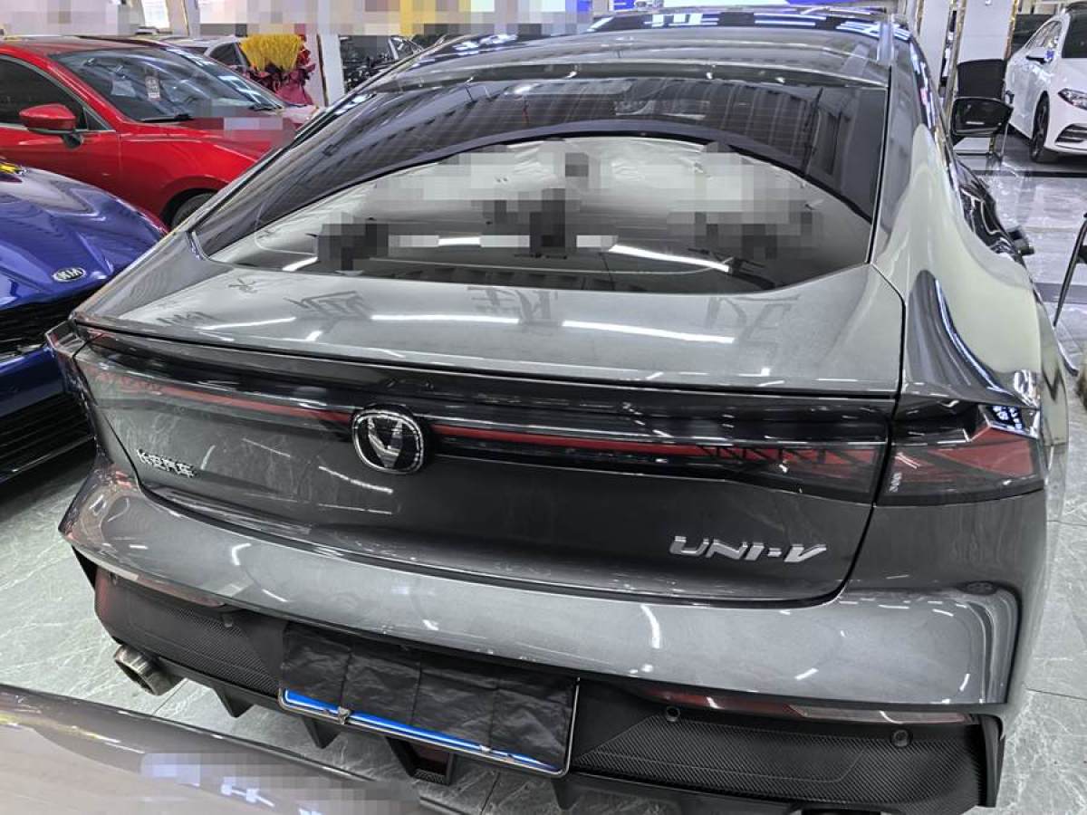 長(zhǎng)安 長(zhǎng)安UNI-V  2022款 1.5T 尊貴型圖片