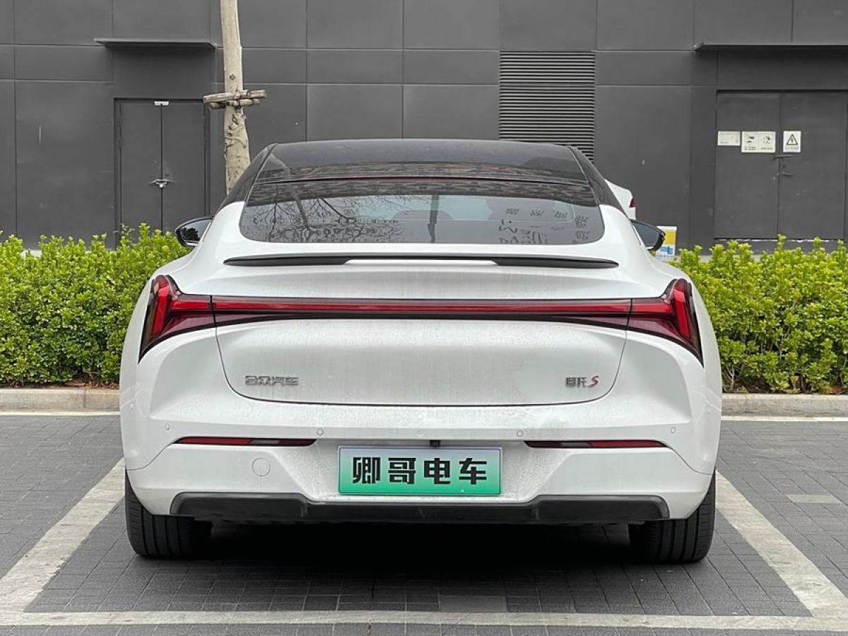 哪吒 哪吒S  2023款 純電 520km 后驅(qū)版圖片