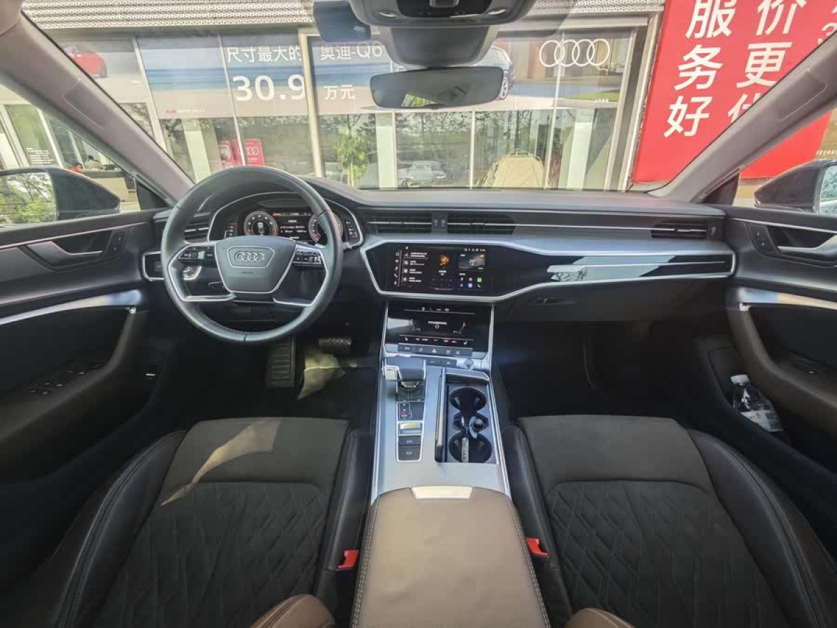 奧迪 奧迪A7L  2024款 45TFSI quattro S-line 見(jiàn)遠(yuǎn)型 流晶套裝圖片