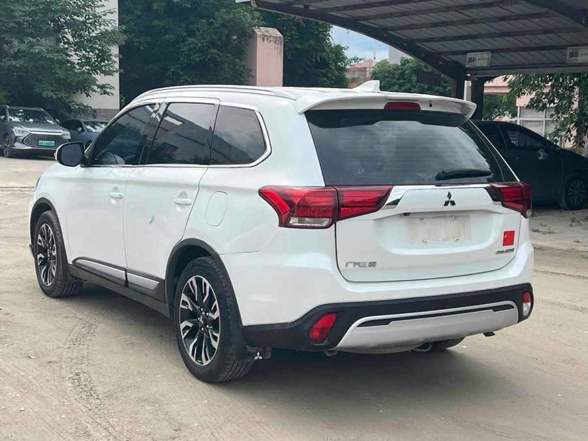 三菱 歐藍(lán)德  2019款 2.0L 兩驅(qū)暢享版 5座 國(guó)VI圖片