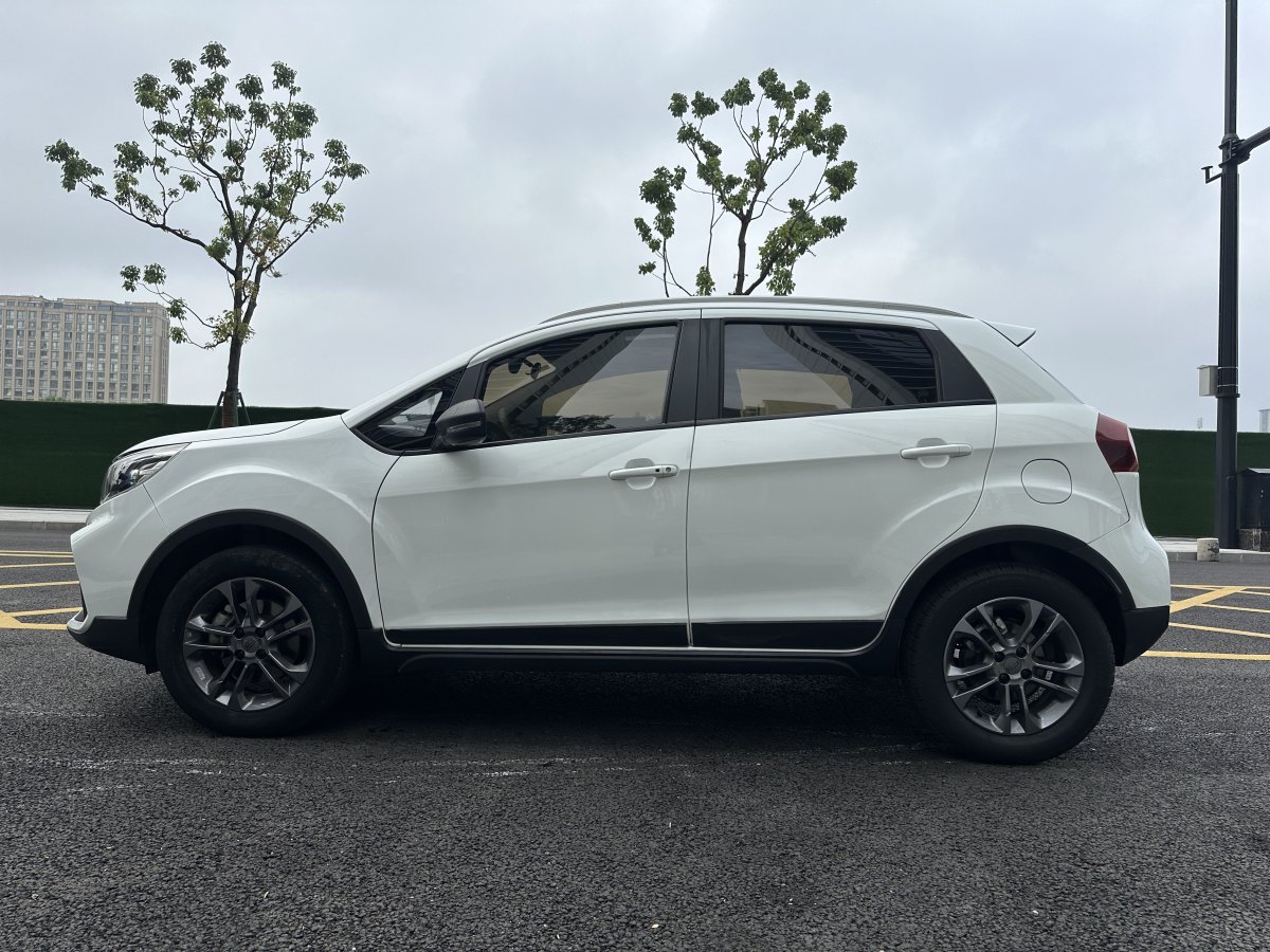 吉利 遠(yuǎn)景X3  2021款 PRO 1.5L CVT尊貴型圖片