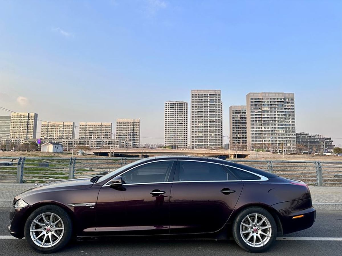 捷豹 XJ  2016款 XJL 2.0T 兩驅(qū)典雅商務(wù)版圖片