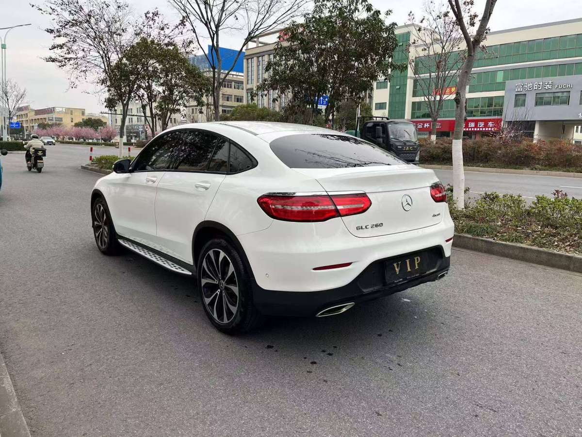 奔馳 奔馳GLC  2022款 改款 GLC 260 4MATIC 轎跑SUV圖片