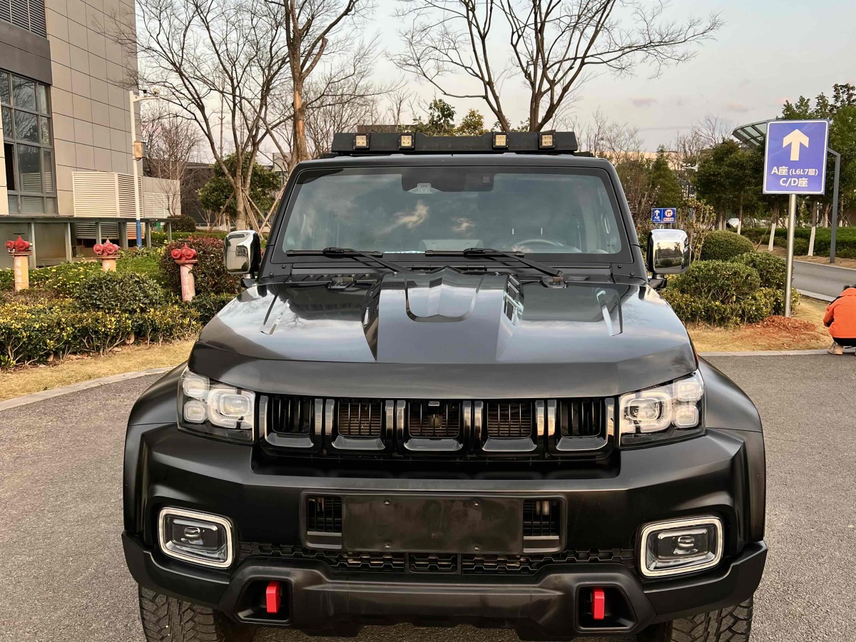 2022年5月北京 BJ40  2021款 2.0D 自動四驅(qū)刀鋒英雄版?zhèn)b客型