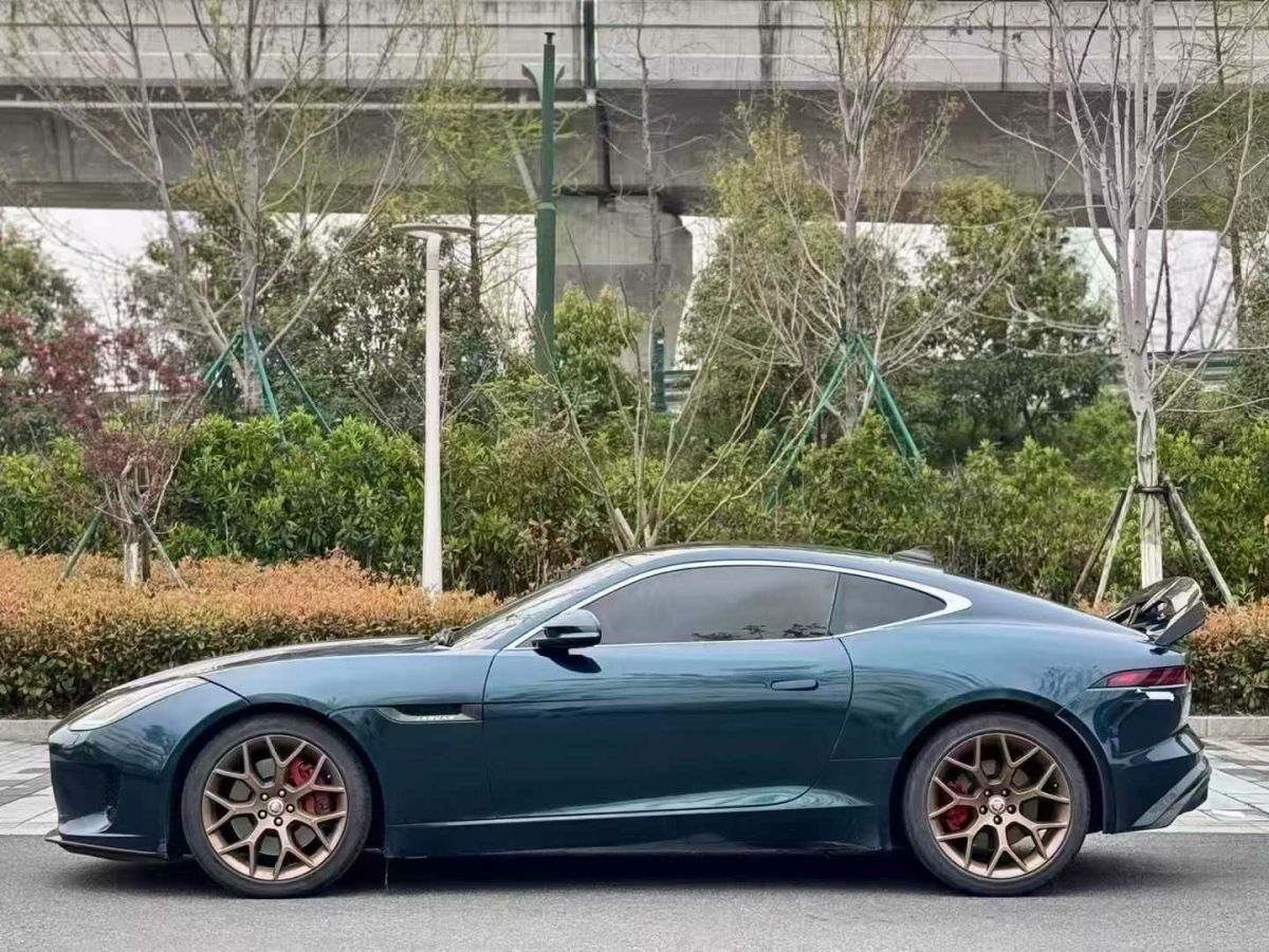 捷豹 XE  2018款 2.0T 300PS 四驅(qū)R-Sport運(yùn)動版圖片
