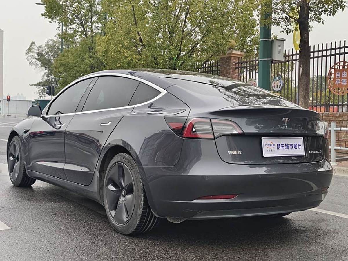 特斯拉 Model 3  2020款 改款 標(biāo)準(zhǔn)續(xù)航后驅(qū)升級版圖片