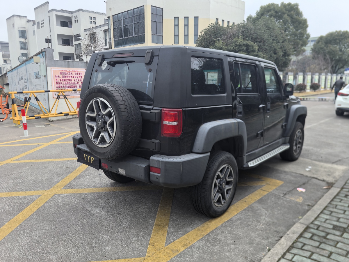 北京 BJ40  2017款 40L 2.3T 自動四驅(qū)環(huán)塔冠軍版圖片