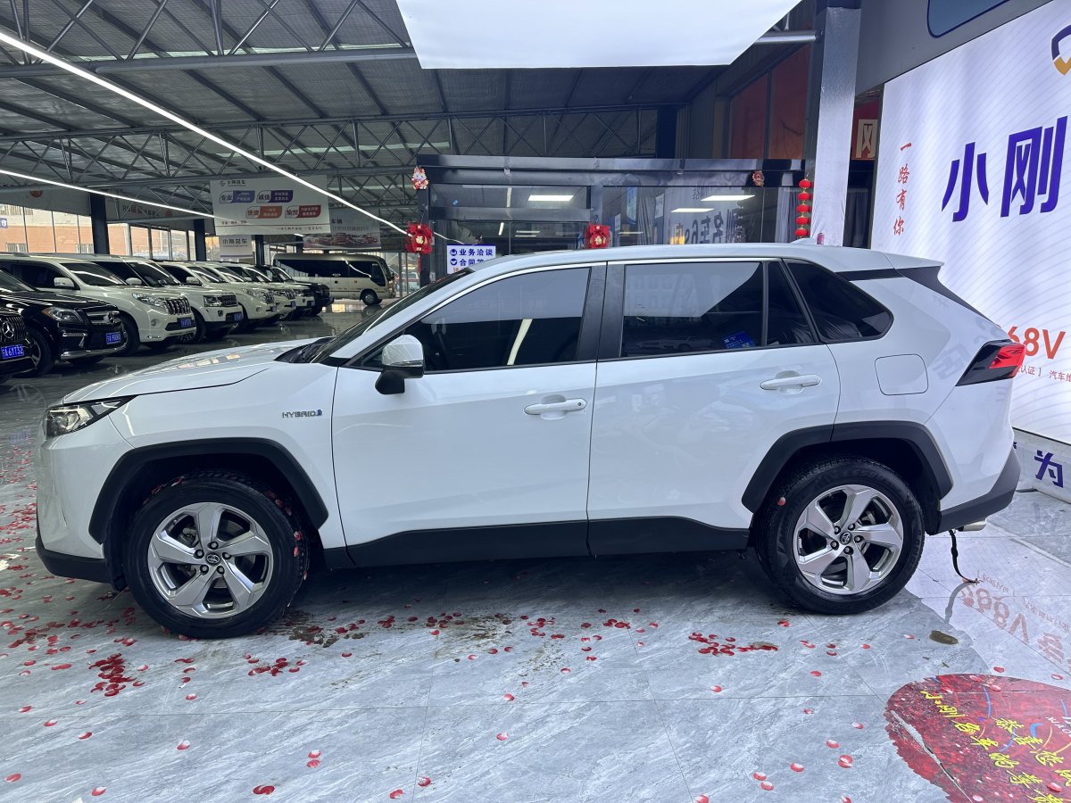 豐田 RAV4榮放  2022款 雙擎 2.5L CVT兩驅(qū)精英版圖片