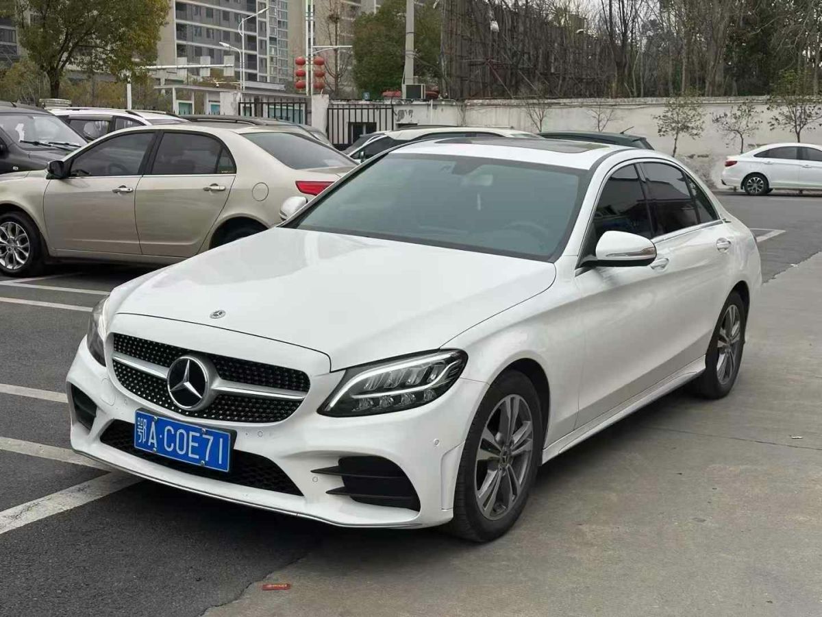 奔馳 奔馳A級(jí)  2019款  A 220 L 4MATIC 運(yùn)動(dòng)轎車圖片