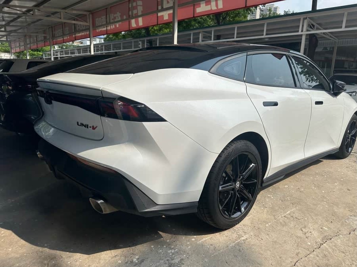 長安 長安UNI-V  2023款 1.5T 尊貴型圖片