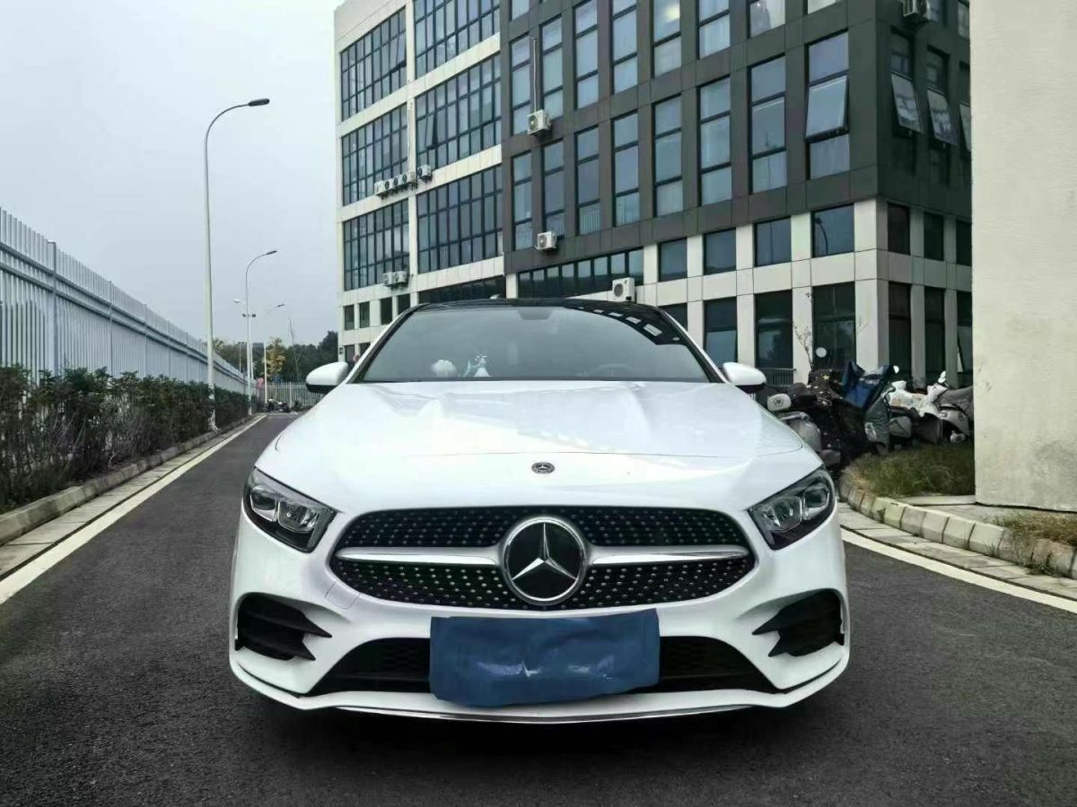 奔馳 奔馳A級  2019款  A 220 L 4MATIC 運動轎車圖片