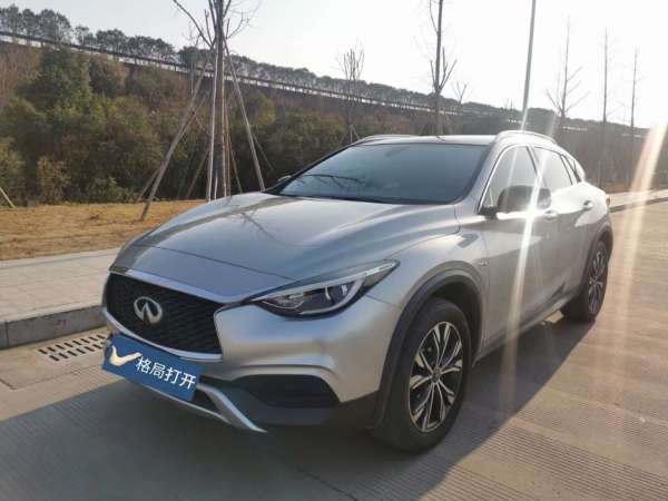 英菲尼迪 QX30  2017款 2.0T 四驱时尚版