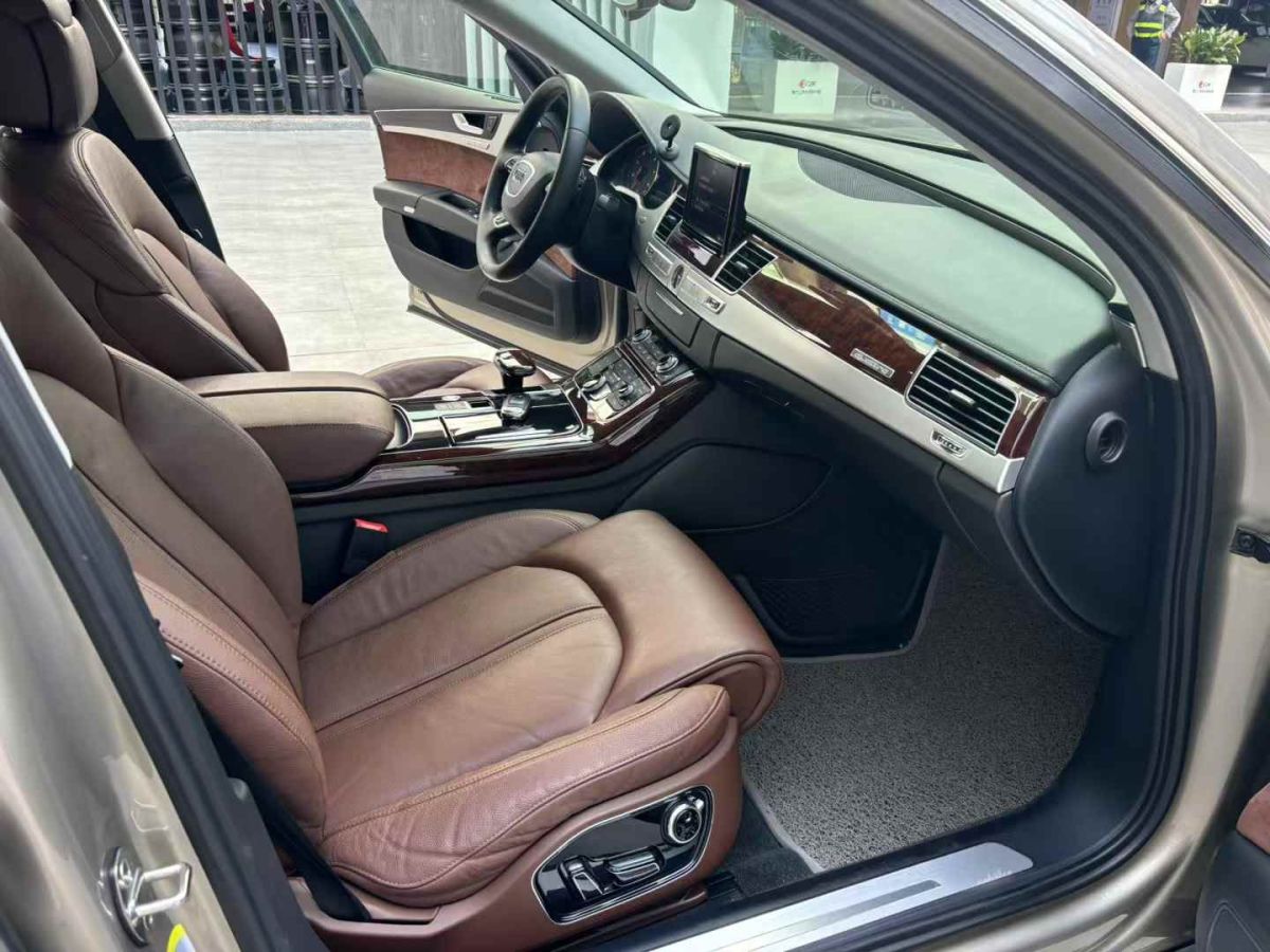 奧迪 奧迪A8  2011款 A8L W12 6.3 FSI quattro圖片