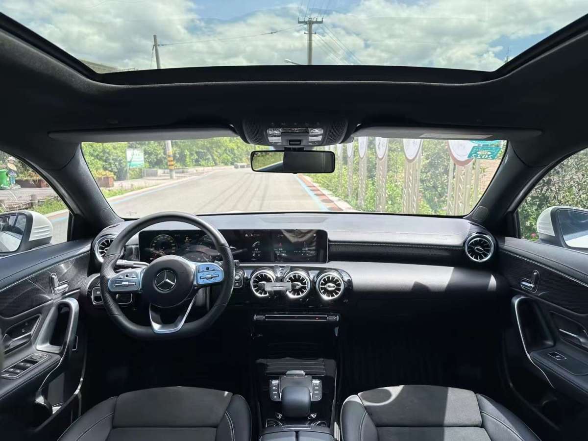 2020年7月奔驰 奔驰A级  2020款 改款 A 200 L 运动轿车动感型