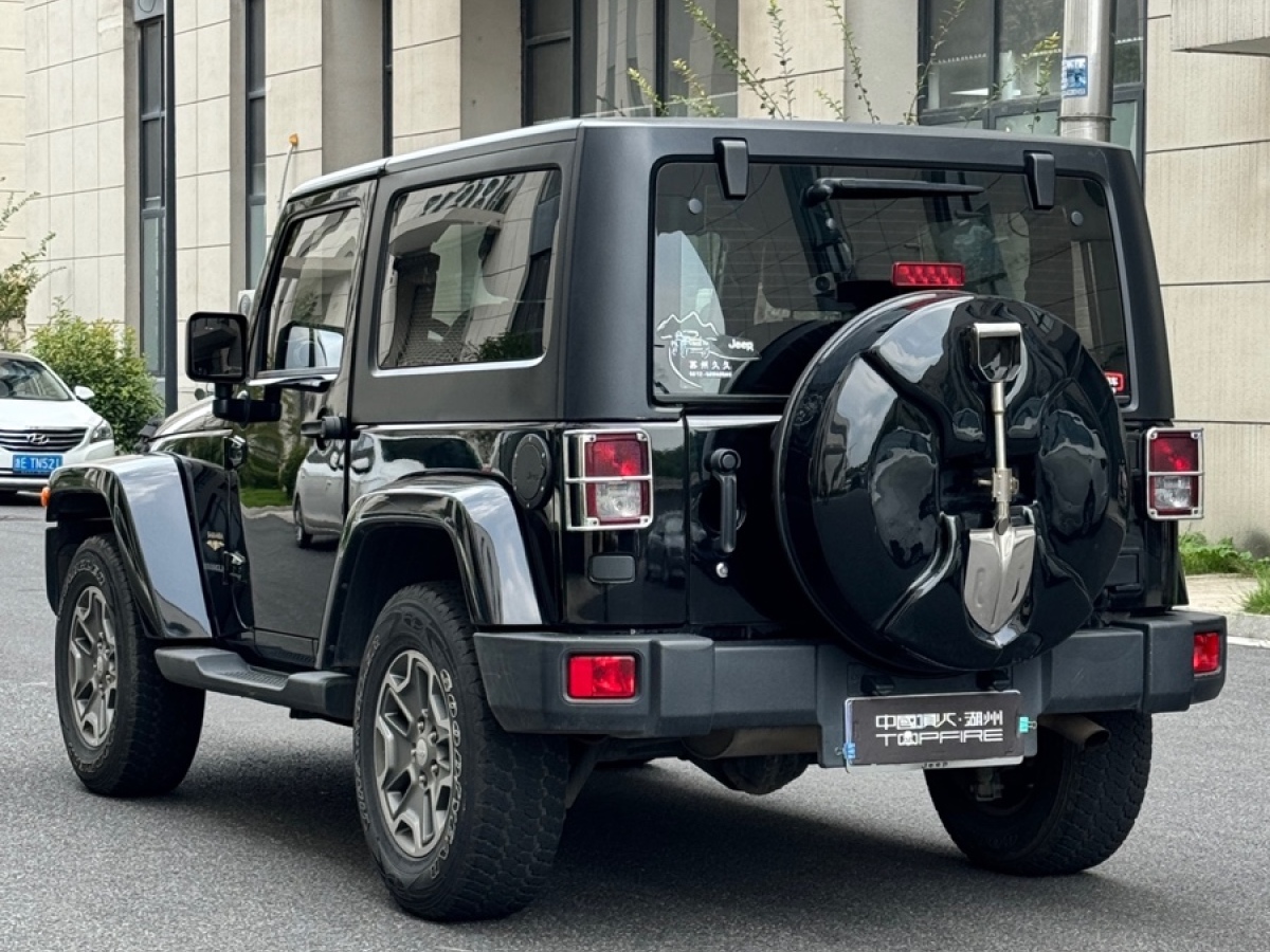 2014年10月Jeep 牧馬人  2013款 3.6L Sahara 兩門版