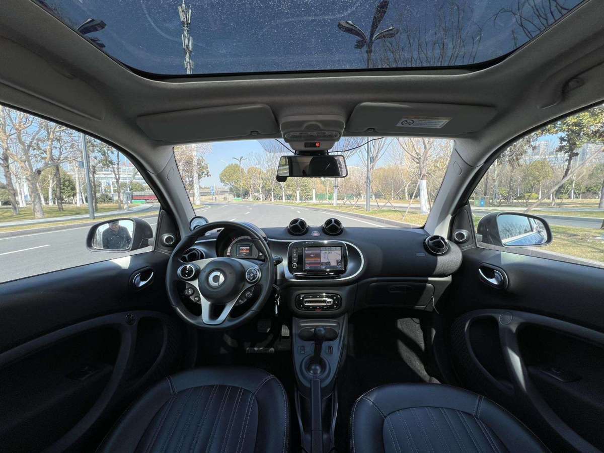 2017年09月smart fortwo  2017款 1.0L 52千瓦硬頂摯愛特別版