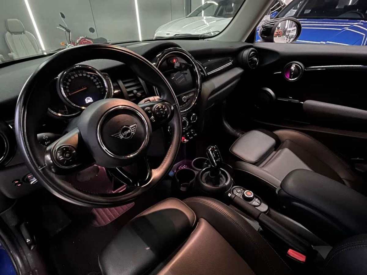 MINI COUNTRYMAN  2018款 1.5T COOPER 經(jīng)典派圖片