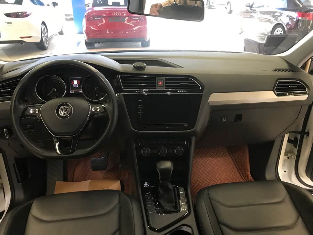 大眾 途觀(guān)L  2020款 330TSI 自動(dòng)兩驅(qū)全景舒適版 國(guó)VI圖片
