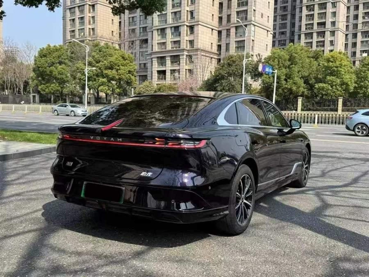 嵐圖 嵐圖追光  2024款 PHEV 四驅(qū)超長(zhǎng)續(xù)航行政版圖片