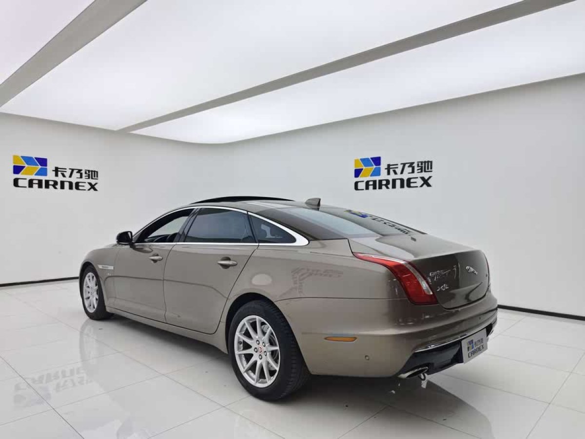 捷豹 XJ  2015款 XJL 3.0 SC 兩驅(qū)全景商務(wù)版圖片