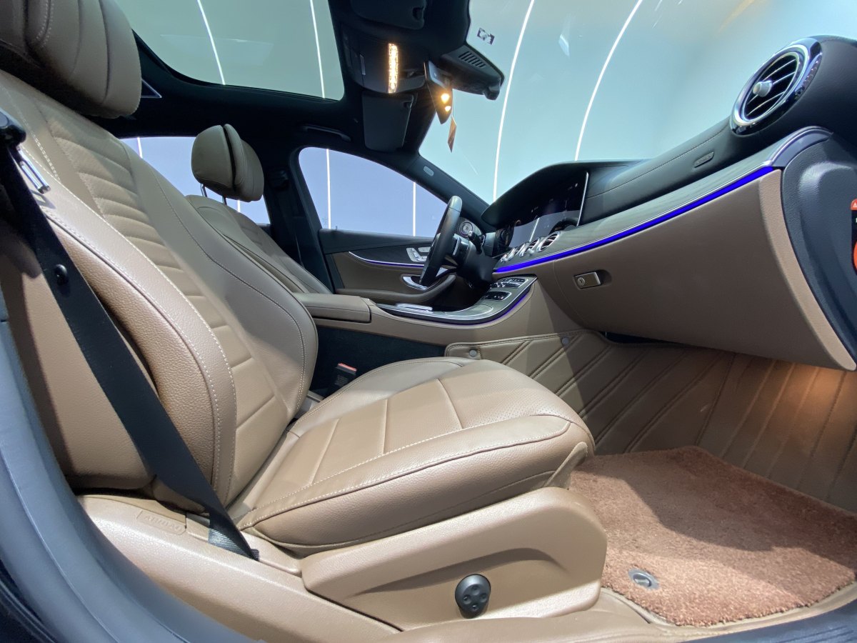2023年2月奔驰 奔驰E级新能源  2022款 改款三 E 350 e L 插电式混合动力运动轿车