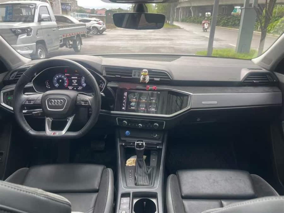 奧迪 奧迪Q3  2020款 40 TFSI 時(shí)尚動(dòng)感型圖片