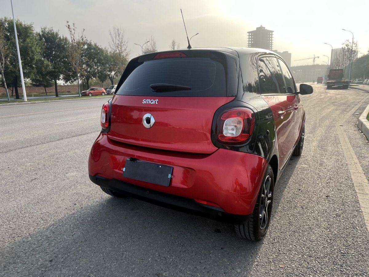 2019年8月smart forfour  2018款 1.0L 52千瓦激情版